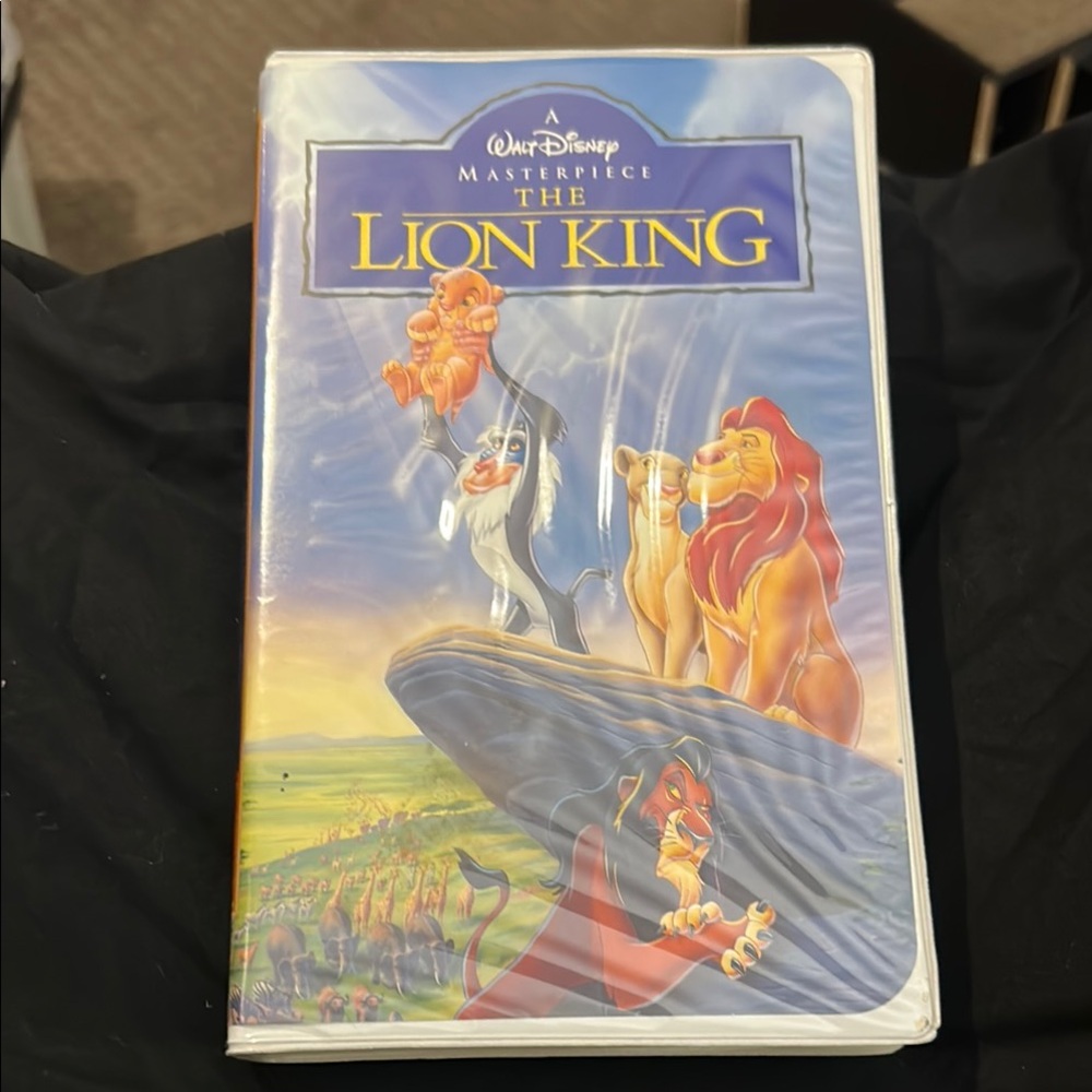 Disney The Lion King VHS with Blue and Yellow Cover